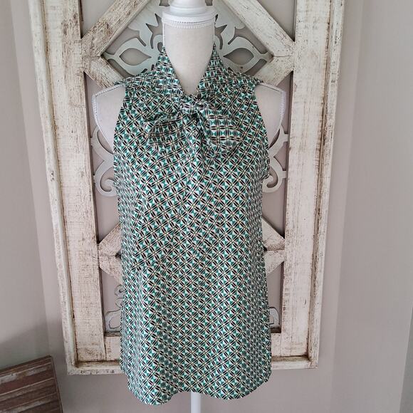 Maison D'Amelie Women's Sleeveless Tie V-Neck Top in Green Geo Print - Picture 4 of 13